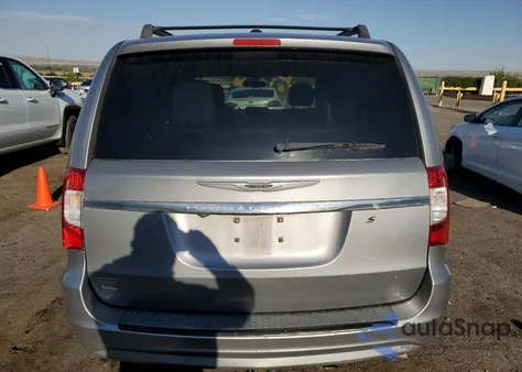 2015 Chrysler Town & Country S из США, поврежденный, VIN 2C4RC1HG7FR710582